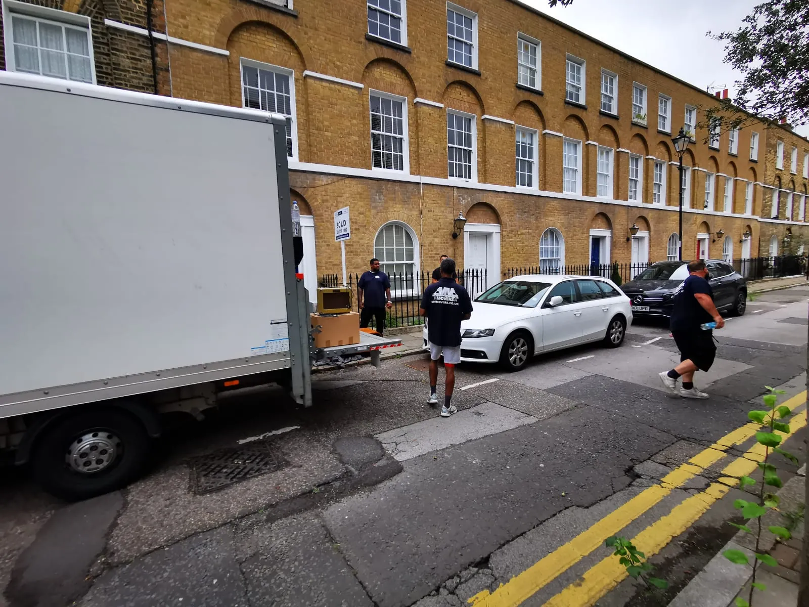 Georgian terrace – Loading on a London street – MV Movers Georgian terrace – Loading on a London street – MV Movers