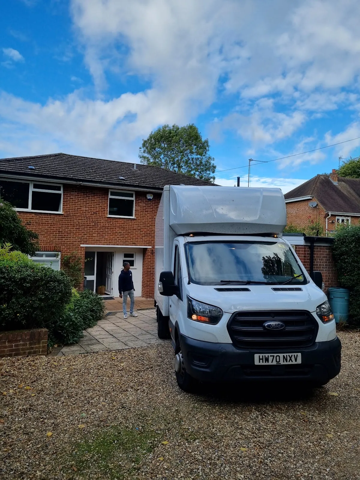 On the drive – Luton on a driveway – MV Movers On the drive – Luton on a driveway – MV Movers