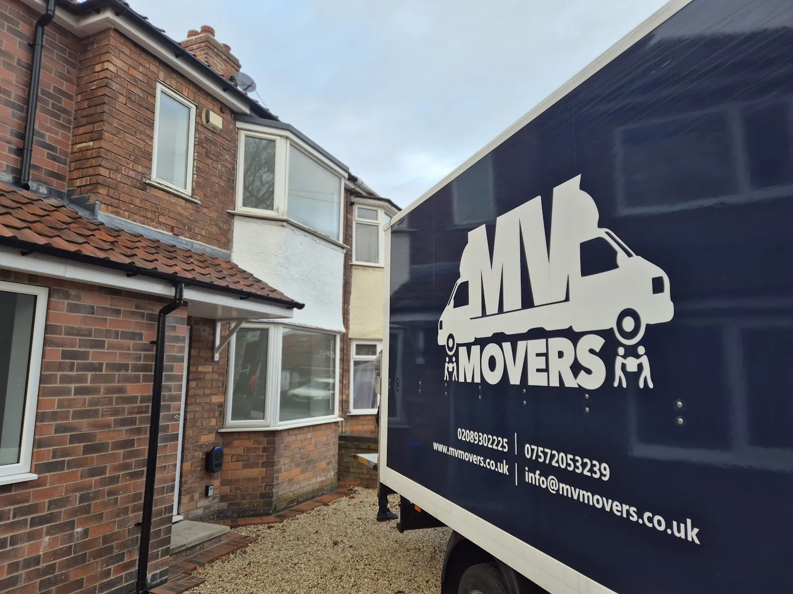 MV Movers van outside a semi-detached house – removals Hounslow TW3 to TW5 MV Movers van outside a semi-detached house – removals Hounslow TW3 to TW5