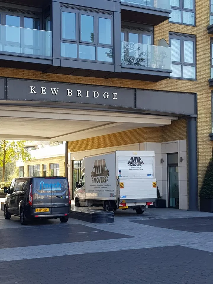Kew Bridge – Delivery to a riverside development – MV Movers Kew Bridge – Delivery to a riverside development – MV Movers
