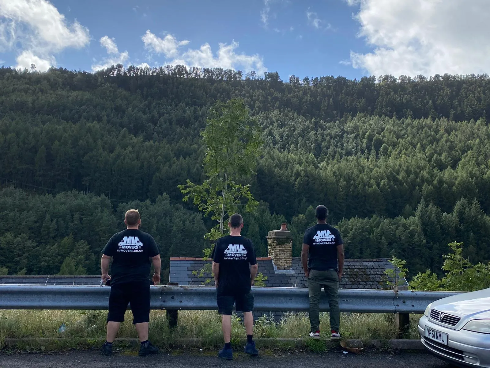 Long run – Crew at a viewpoint on a long-distance job – MV Movers Long run – Crew at a viewpoint on a long-distance job – MV Movers